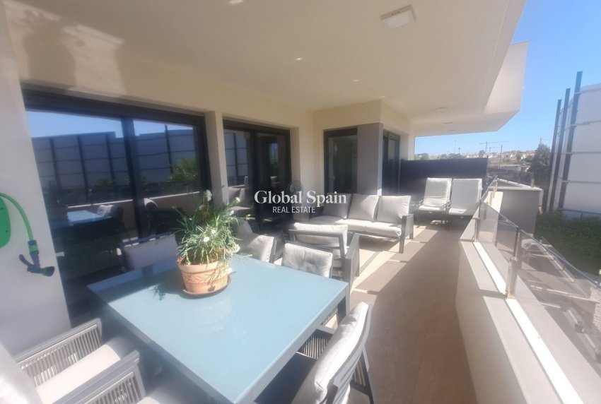 Wederverkoop - APPARTEMENT -
PLAYA FLAMENCA - Costa Blanca