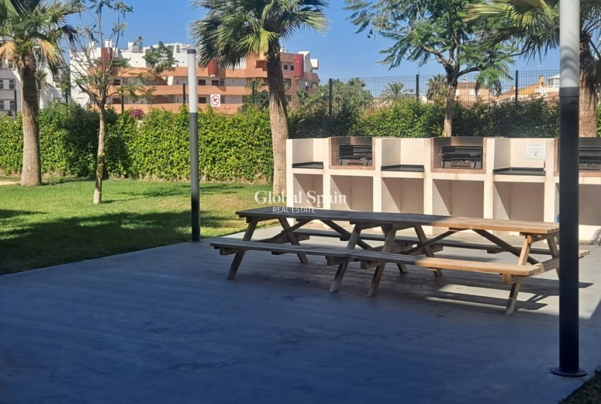 Wederverkoop - APPARTEMENT -
PLAYA FLAMENCA - Costa Blanca