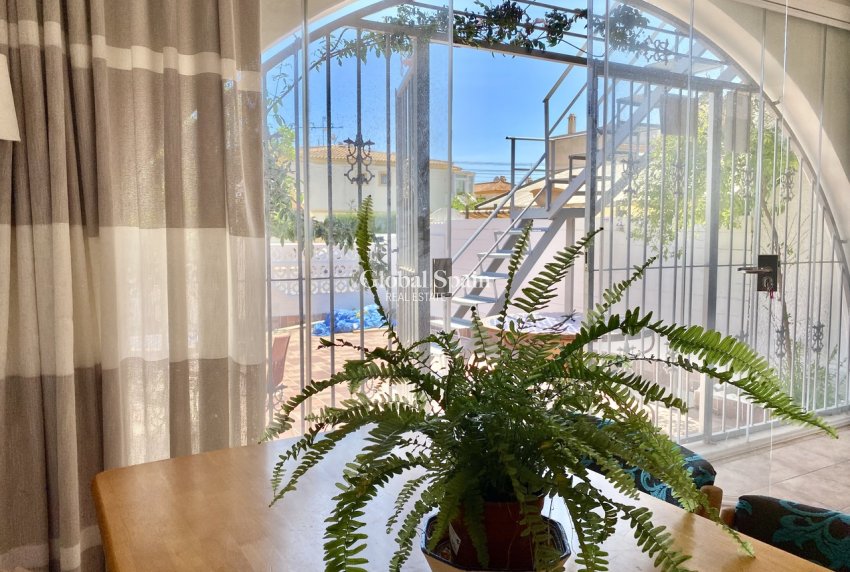 Wederverkoop - APPARTEMENT -
PLAYA FLAMENCA - Costa Blanca