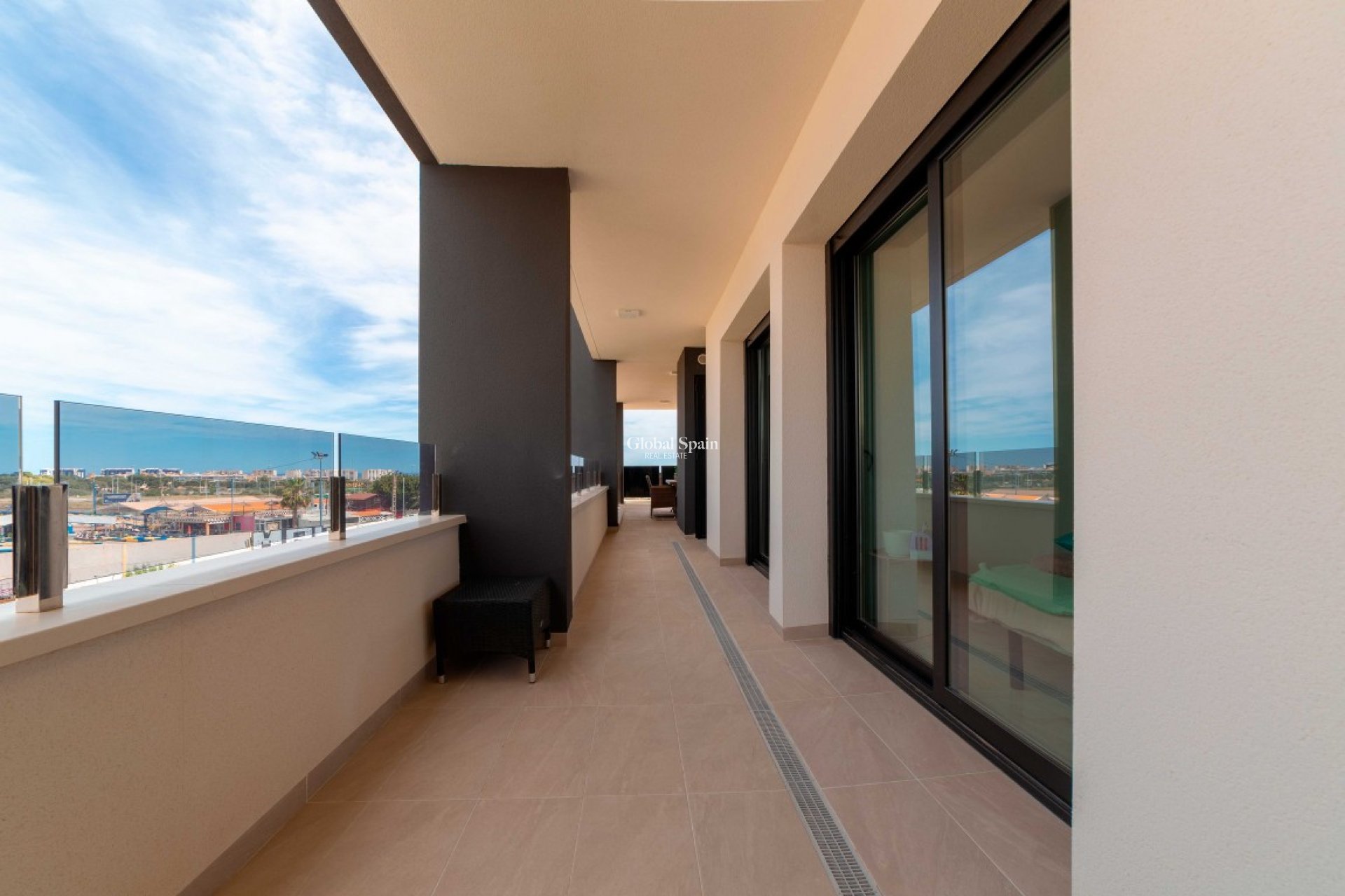 Wederverkoop - APPARTEMENT -
PLAYA FLAMENCA - Costa Blanca