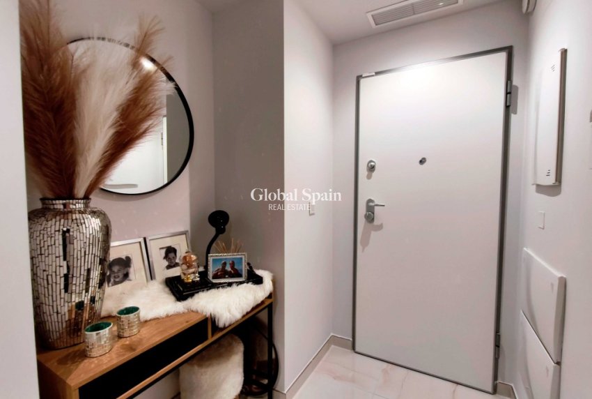 Wederverkoop - APPARTEMENT -
PLAYA FLAMENCA - Costa Blanca