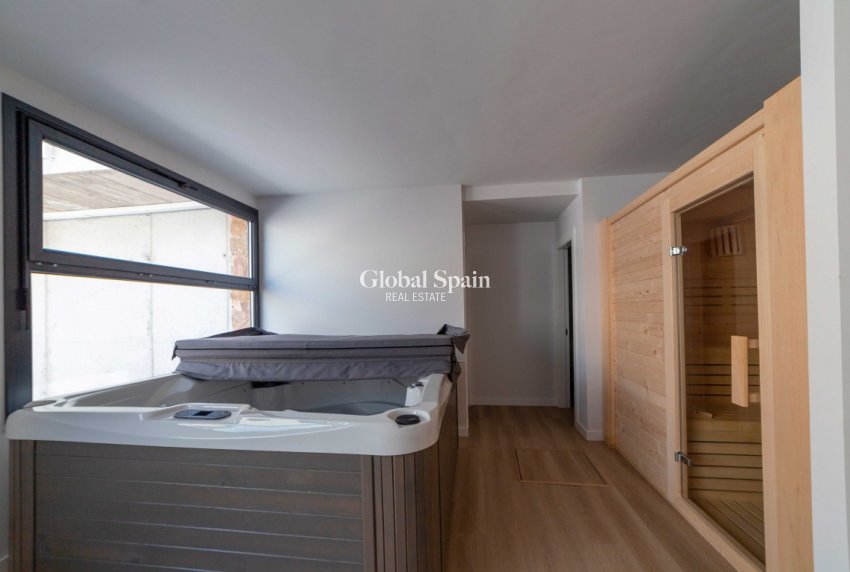 Wederverkoop - APPARTEMENT -
PLAYA FLAMENCA - Costa Blanca