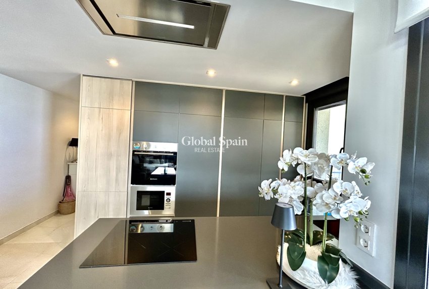 Wederverkoop - APPARTEMENT -
PLAYA FLAMENCA - Costa Blanca