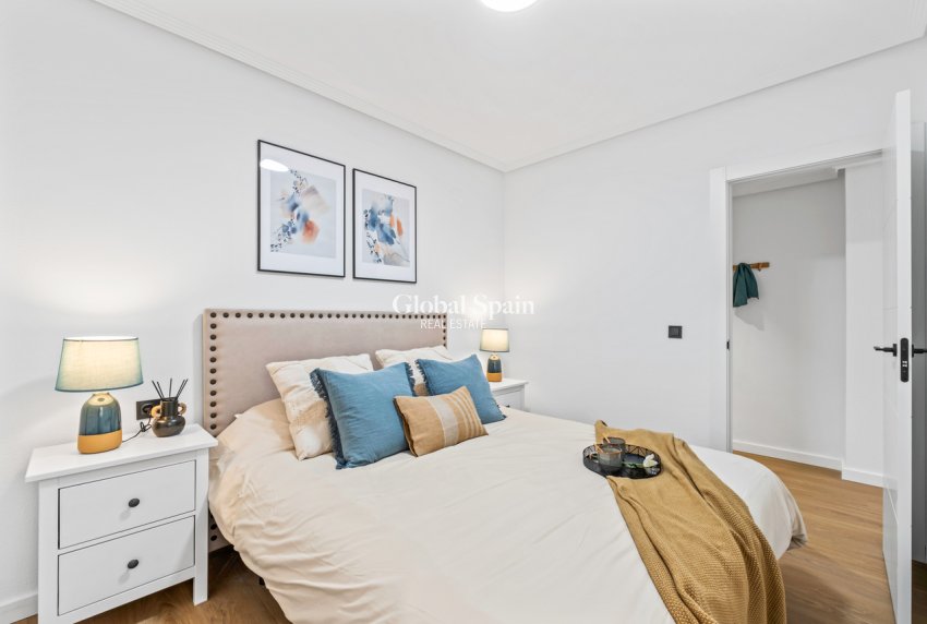 Wederverkoop - APPARTEMENT -
PLAYA FLAMENCA - Costa Blanca