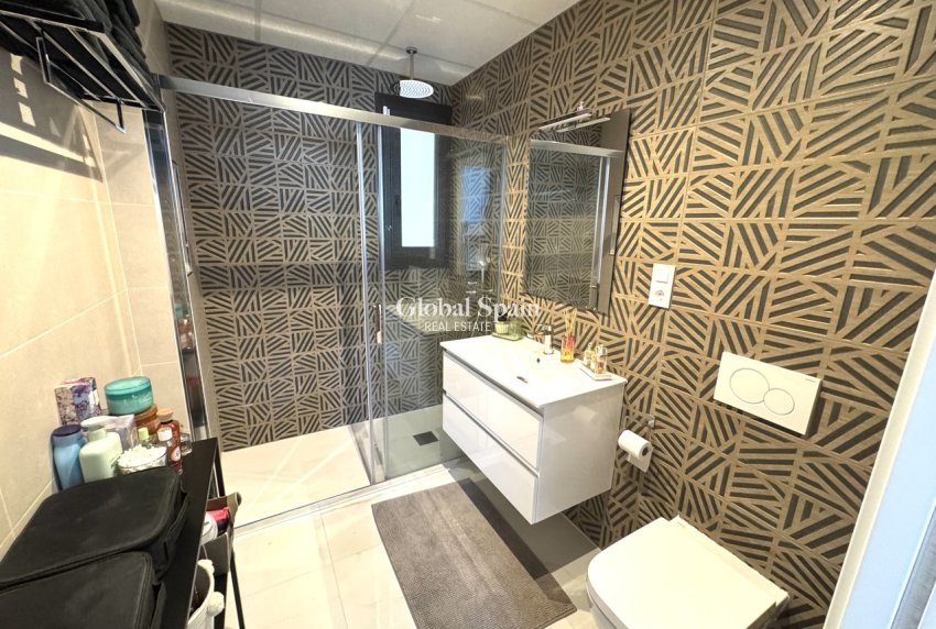 Wederverkoop - APPARTEMENT -
PLAYA FLAMENCA - Costa Blanca