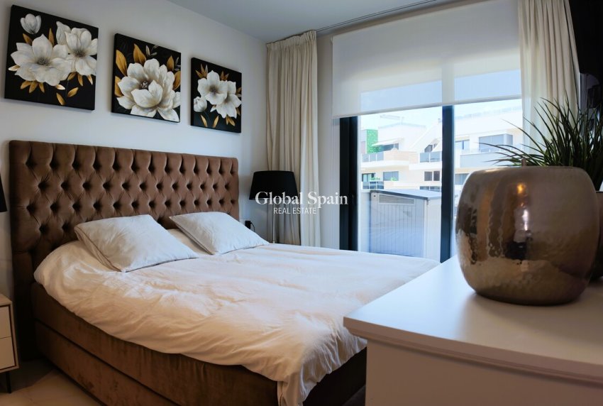 Wederverkoop - APPARTEMENT -
PLAYA FLAMENCA - Costa Blanca