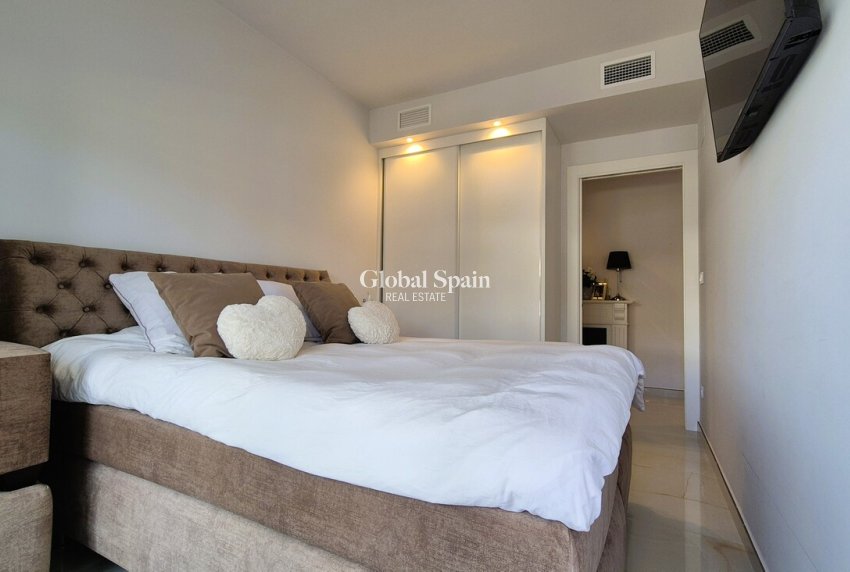 Wederverkoop - APPARTEMENT -
PLAYA FLAMENCA - Costa Blanca