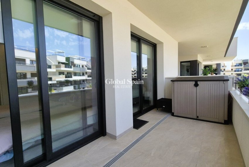 Wederverkoop - APPARTEMENT -
PLAYA FLAMENCA - Costa Blanca