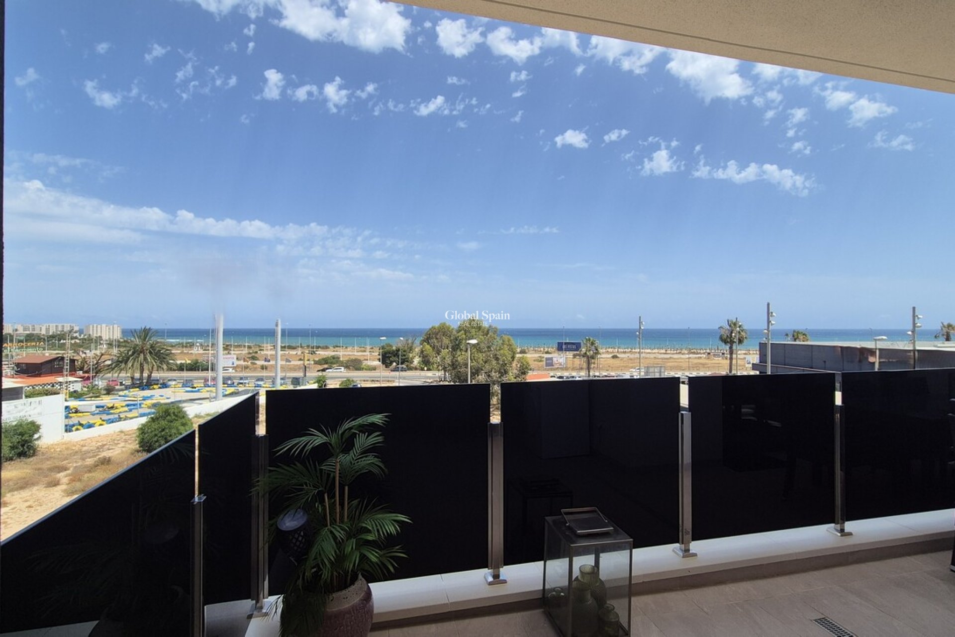 Wederverkoop - APPARTEMENT -
PLAYA FLAMENCA - Costa Blanca