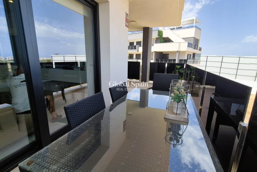 Wederverkoop - APPARTEMENT -
PLAYA FLAMENCA - Costa Blanca