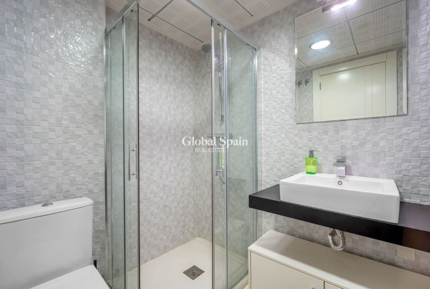 Wederverkoop - APPARTEMENT -
PUNTA PRIMA - Costa Blanca