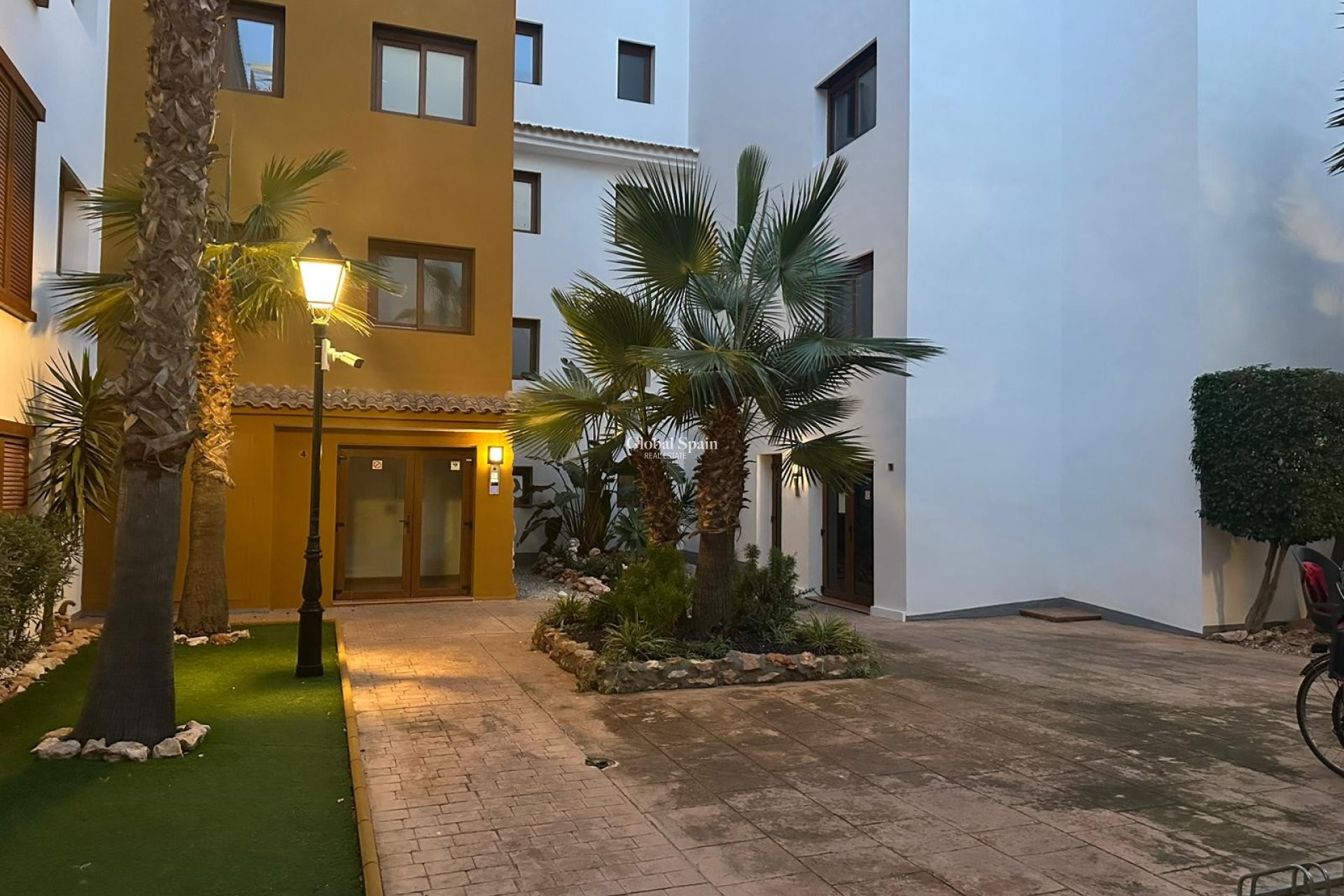 Wederverkoop - APPARTEMENT -
PUNTA PRIMA - Costa Blanca