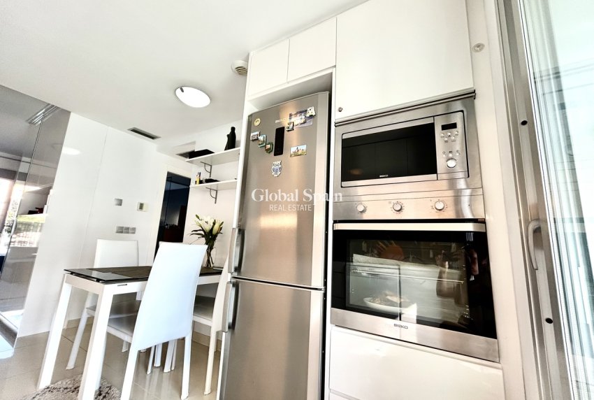 Wederverkoop - APPARTEMENT -
PUNTA PRIMA - Costa Blanca