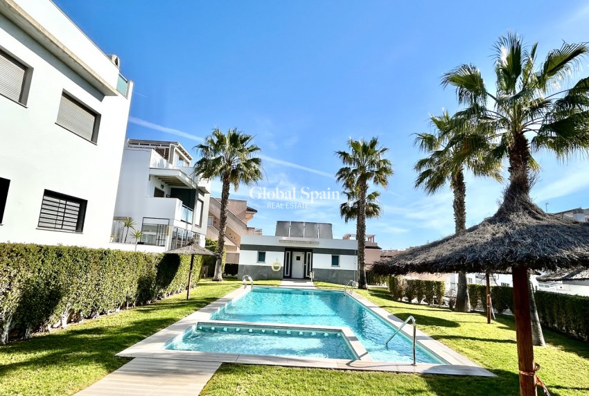 Wederverkoop - APPARTEMENT -
PUNTA PRIMA - Costa Blanca
