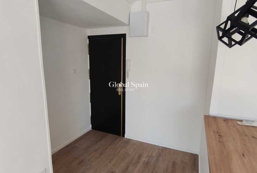 Wederverkoop - APPARTEMENT -
PUNTA PRIMA - Costa Blanca