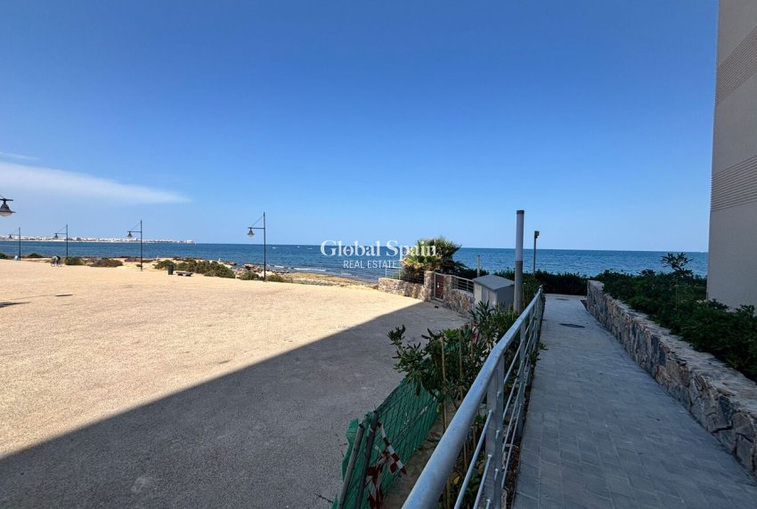 Wederverkoop - APPARTEMENT -
PUNTA PRIMA - Orihuela Costa