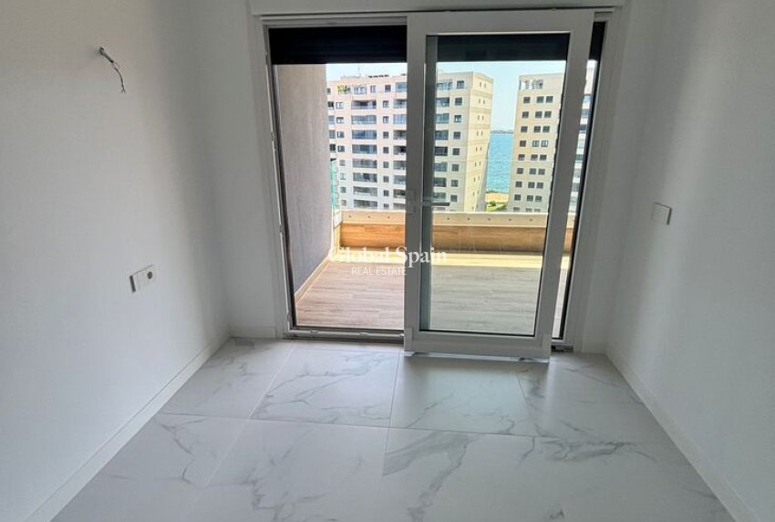 Wederverkoop - APPARTEMENT -
PUNTA PRIMA - Orihuela Costa