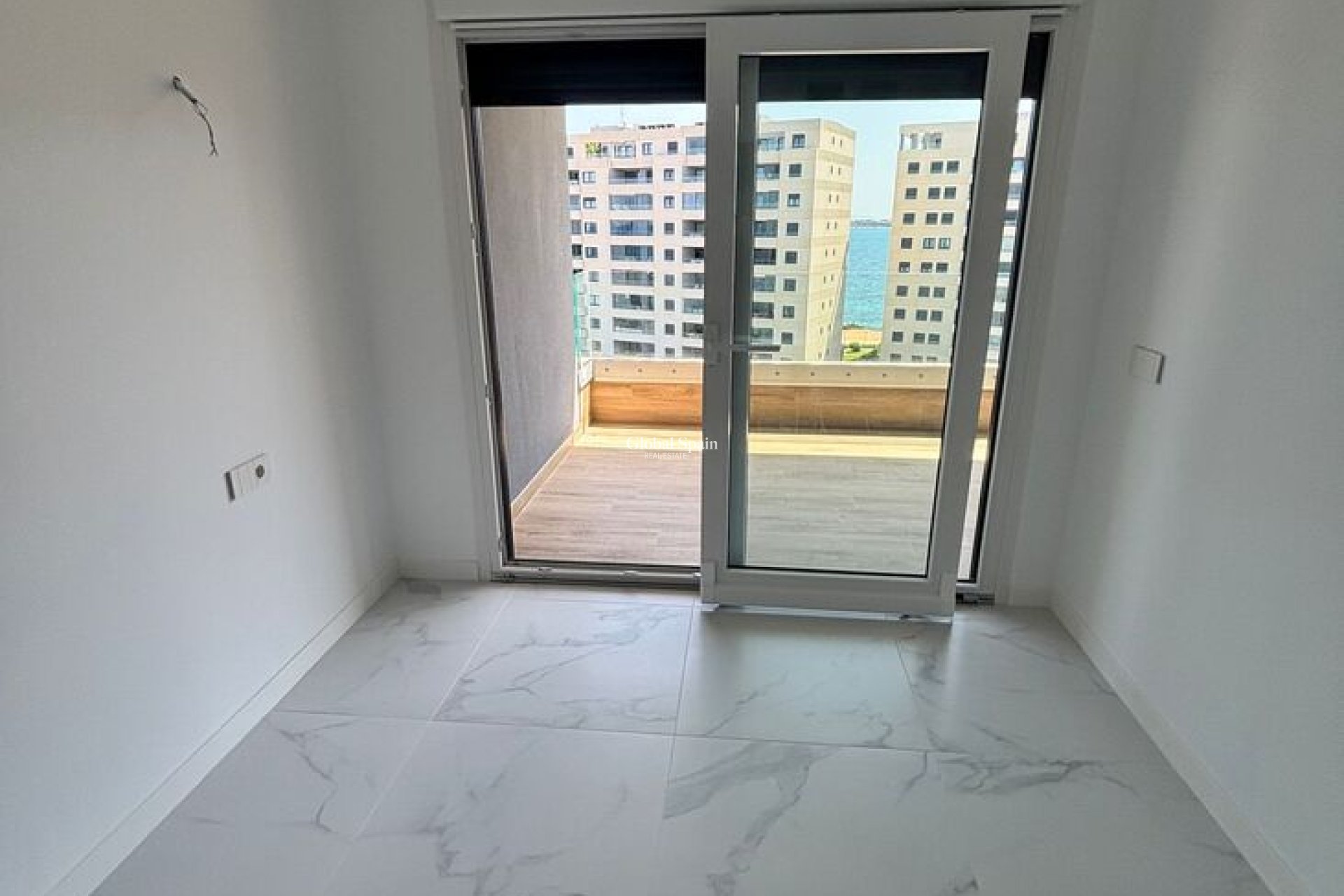 Wederverkoop - APPARTEMENT -
PUNTA PRIMA - Orihuela Costa