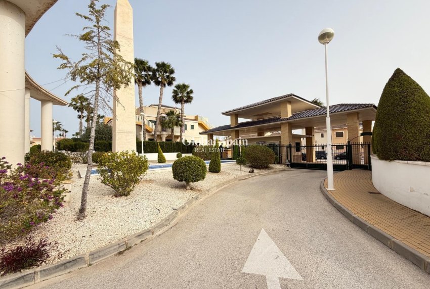 Wederverkoop - APPARTEMENT -
ROJALES - Doña Pepa