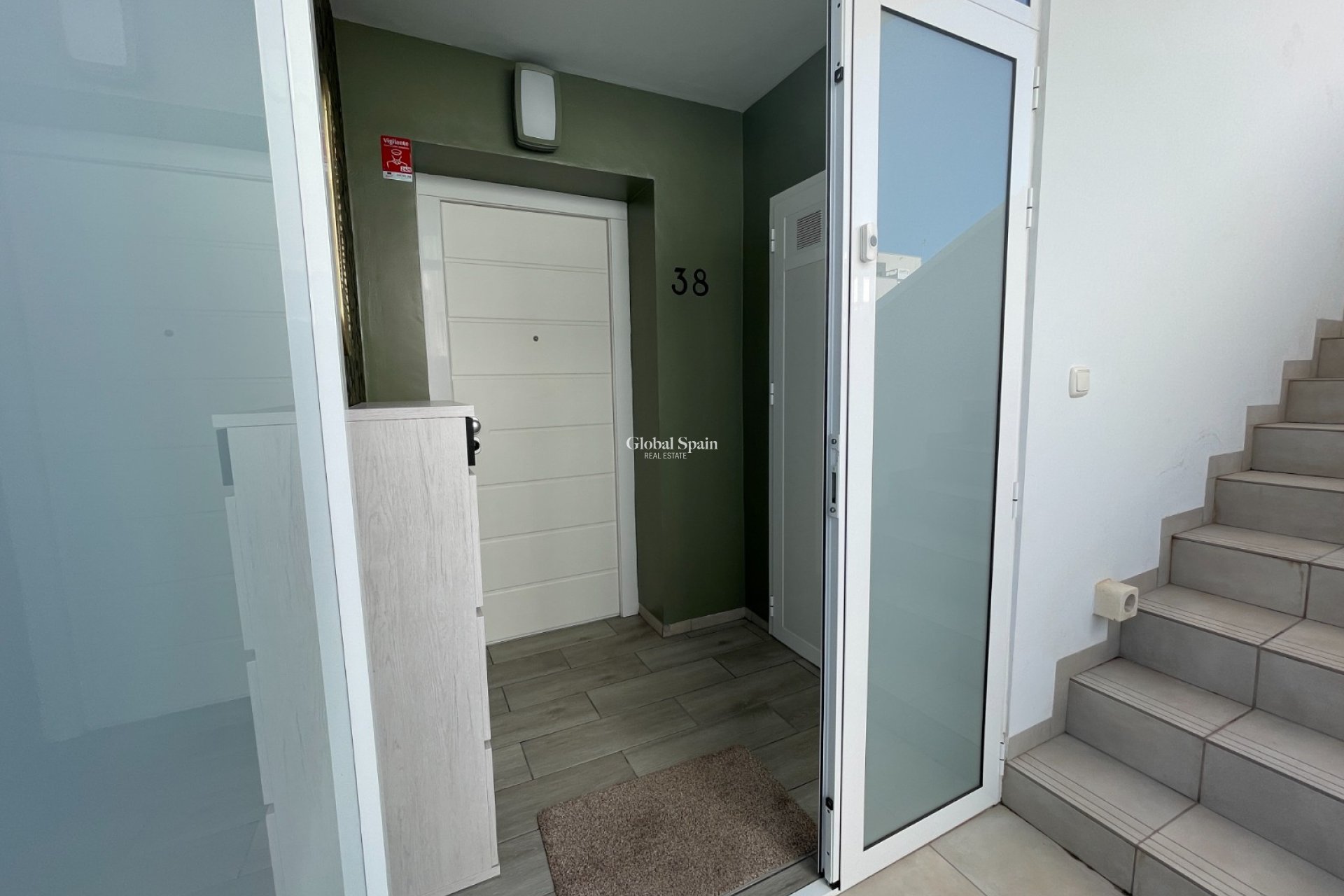 Wederverkoop - APPARTEMENT -
ROJALES - Inland