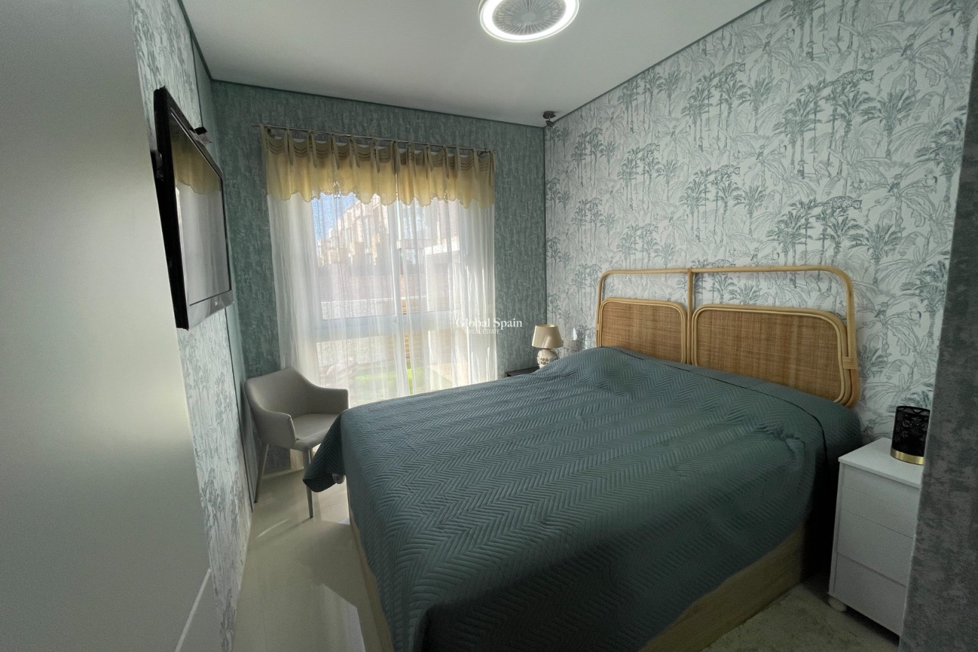 Wederverkoop - APPARTEMENT -
ROJALES - Inland