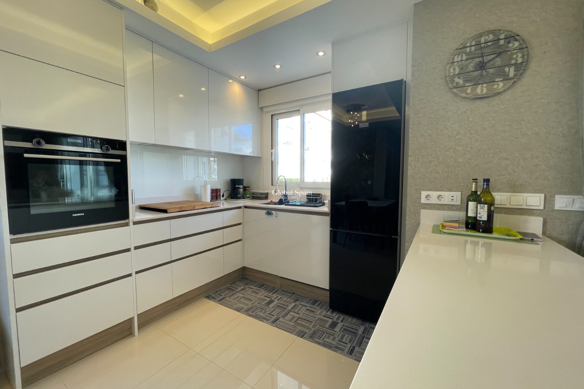 Wederverkoop - APPARTEMENT -
ROJALES - Inland