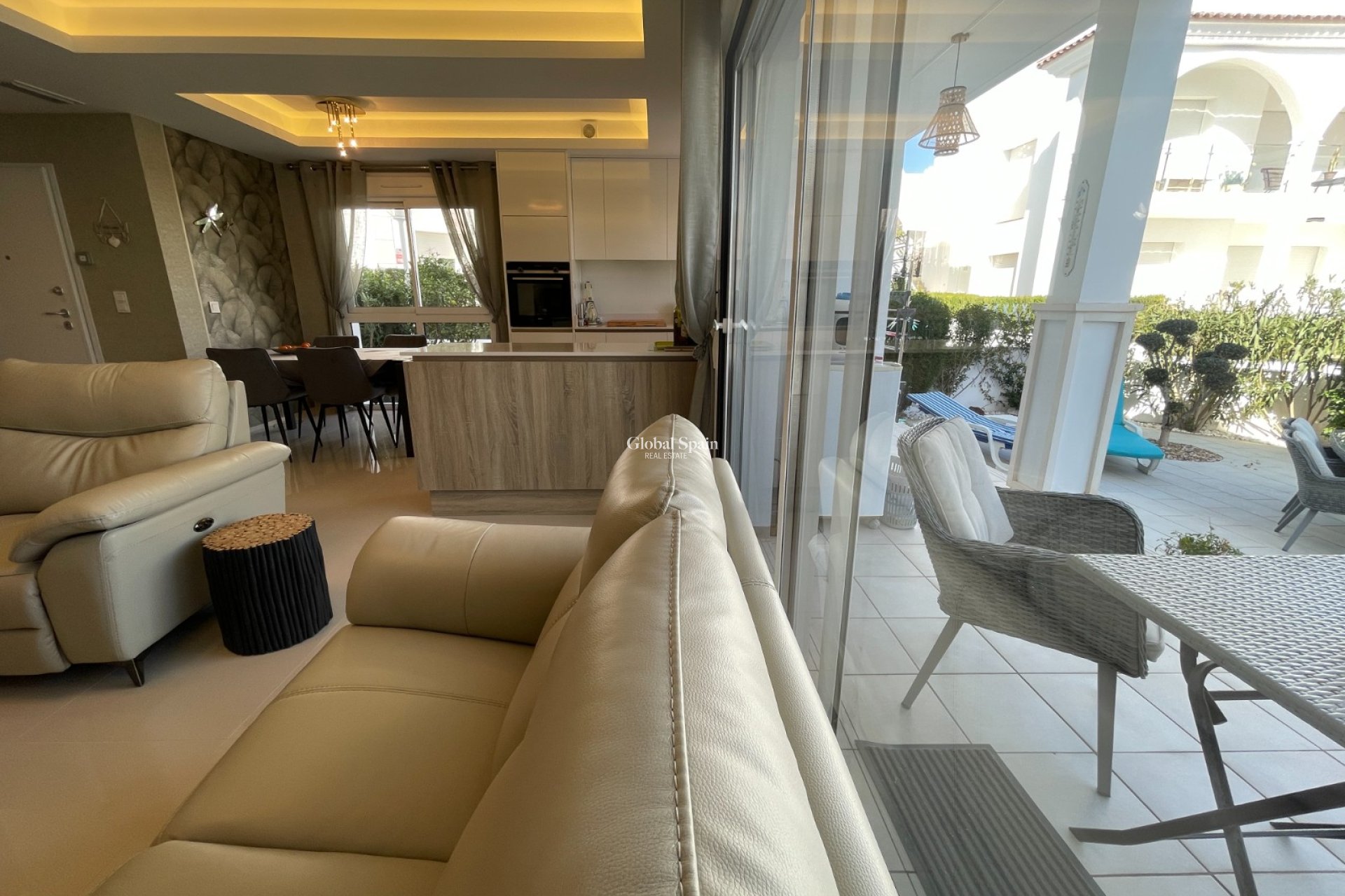 Wederverkoop - APPARTEMENT -
ROJALES - Inland