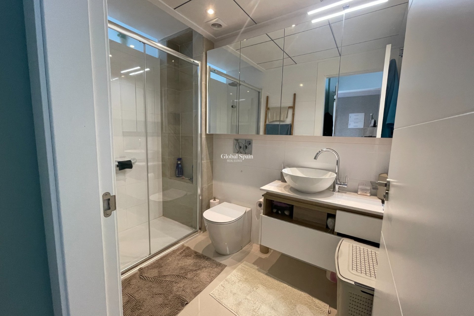 Wederverkoop - APPARTEMENT -
ROJALES - Inland