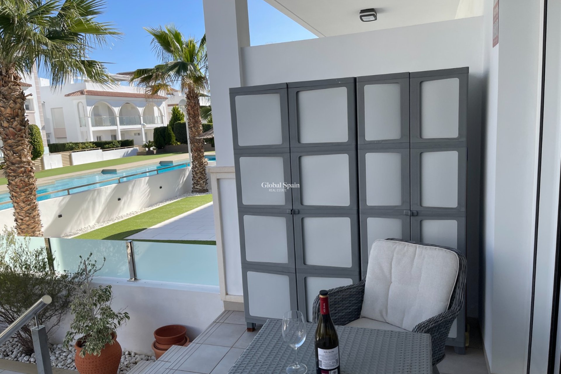 Wederverkoop - APPARTEMENT -
ROJALES - Inland
