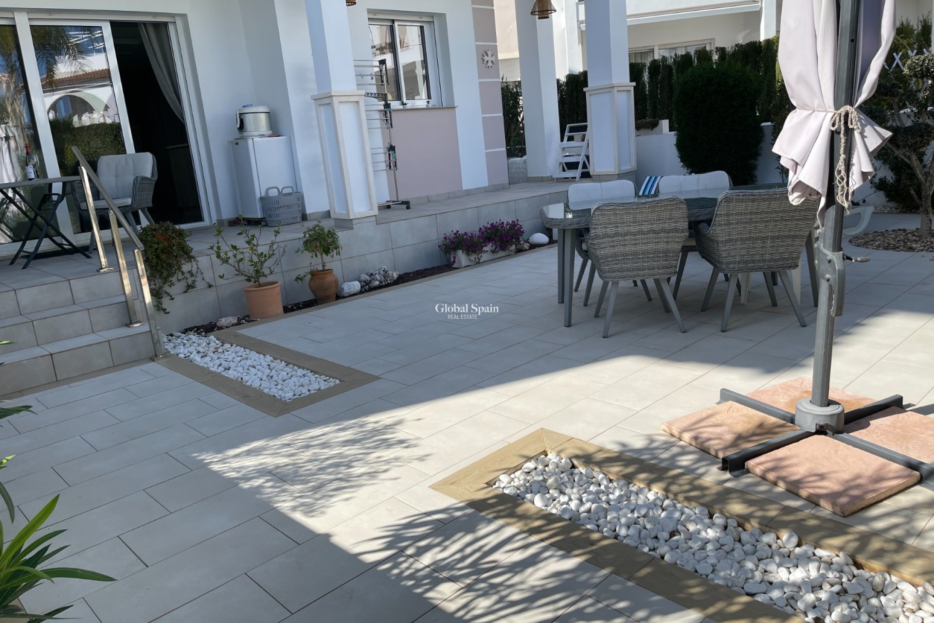 Wederverkoop - APPARTEMENT -
ROJALES - Inland