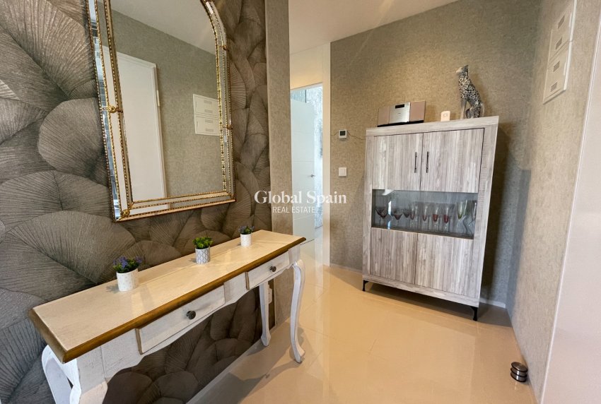 Wederverkoop - APPARTEMENT -
ROJALES - Inland