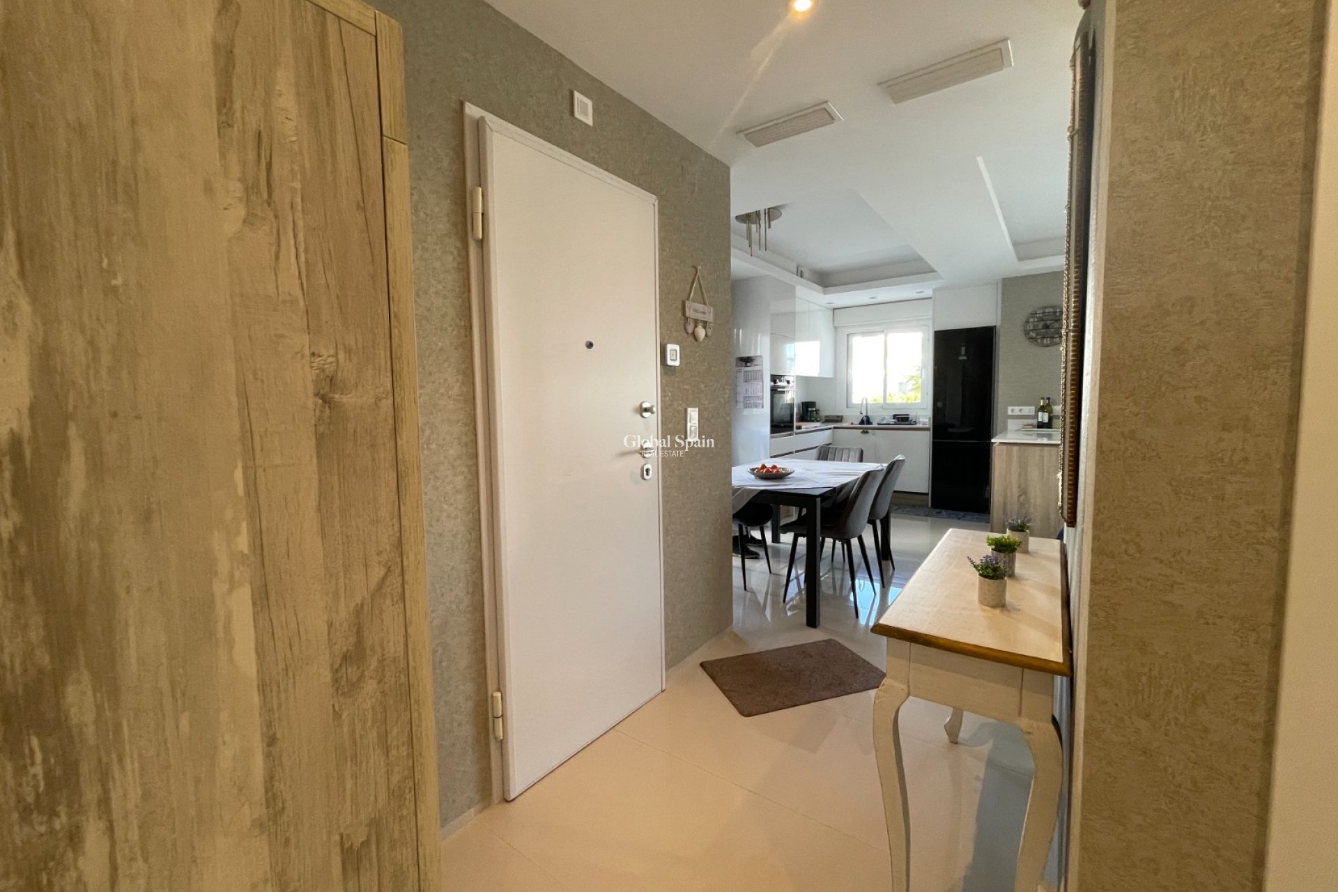Wederverkoop - APPARTEMENT -
ROJALES - Inland