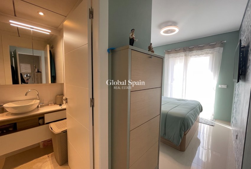 Wederverkoop - APPARTEMENT -
ROJALES - Inland
