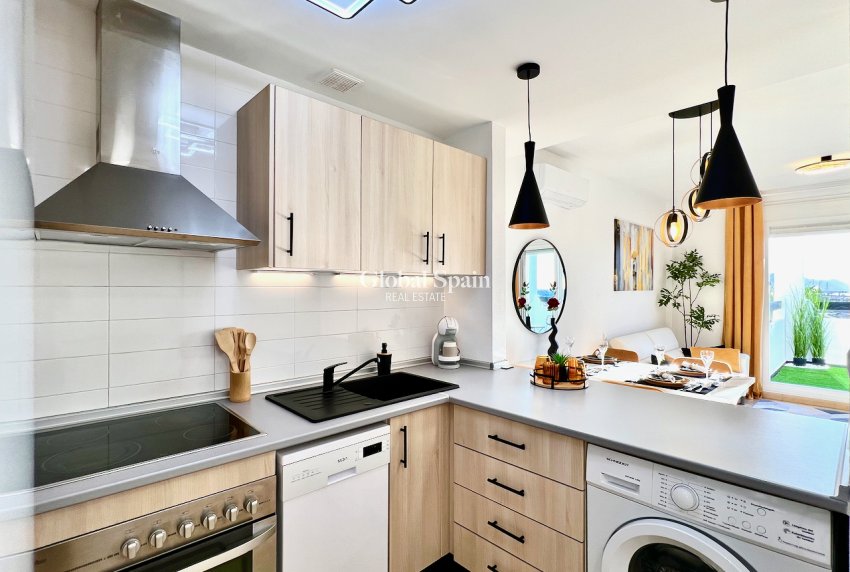 Wederverkoop - APPARTEMENT -
ROLDÁN - Inland