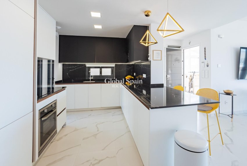 Wederverkoop - APPARTEMENT -
SAN MIGUEL DE SALINAS - Bellavista