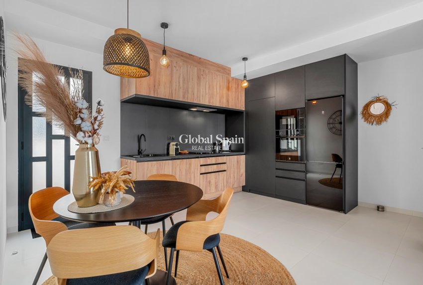 Wederverkoop - APPARTEMENT -
SAN MIGUEL DE SALINAS - Inland