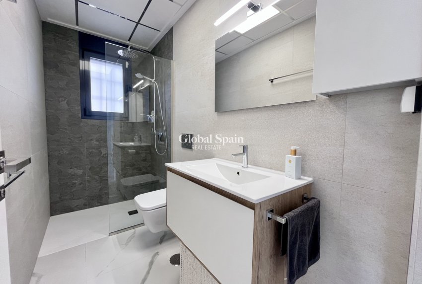 Wederverkoop - APPARTEMENT -
SAN MIGUEL DE SALINAS - Inland