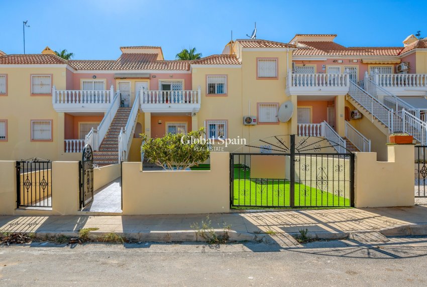 Wederverkoop - APPARTEMENT -
SAN MIGUEL DE SALINAS - Inland