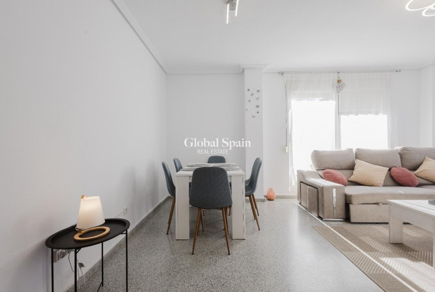 Wederverkoop - APPARTEMENT -
SAN MIGUEL DE SALINAS - Inland