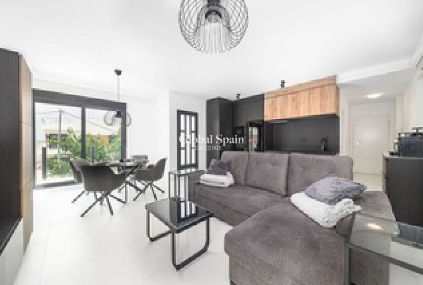 Wederverkoop - APPARTEMENT -
SAN MIGUEL DE SALINAS - Inland