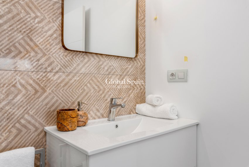 Wederverkoop - APPARTEMENT -
SAN MIGUEL DE SALINAS - Inland