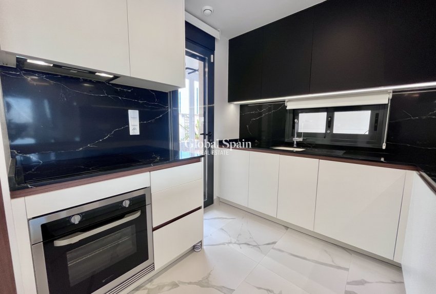 Wederverkoop - APPARTEMENT -
SAN MIGUEL DE SALINAS - Inland