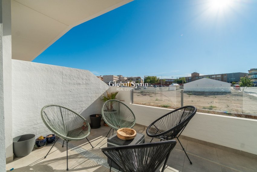 Wederverkoop - APPARTEMENT -
SAN MIGUEL DE SALINAS - Inland