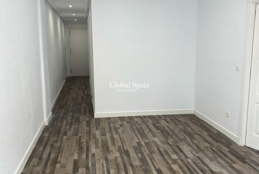 Wederverkoop - APPARTEMENT -
SAN MIGUEL DE SALINAS - Pueblo 9