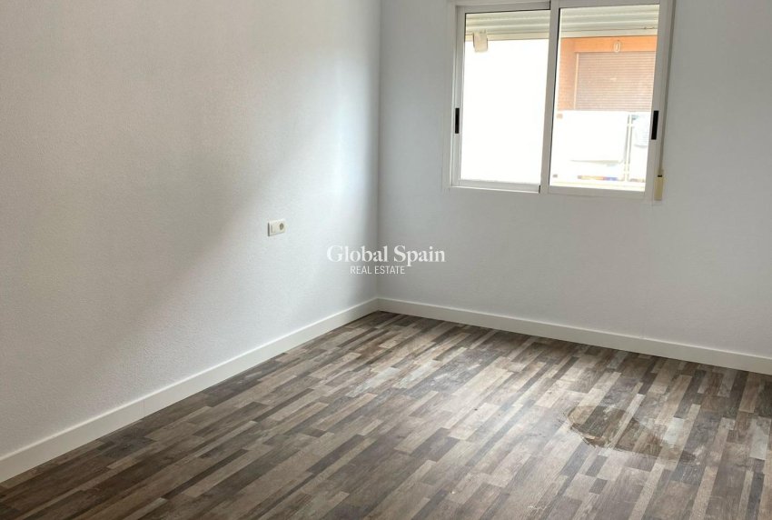 Wederverkoop - APPARTEMENT -
SAN MIGUEL DE SALINAS - Pueblo 9
