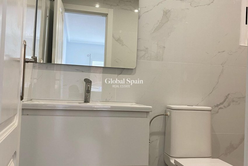 Wederverkoop - APPARTEMENT -
SAN MIGUEL DE SALINAS - Pueblo 9