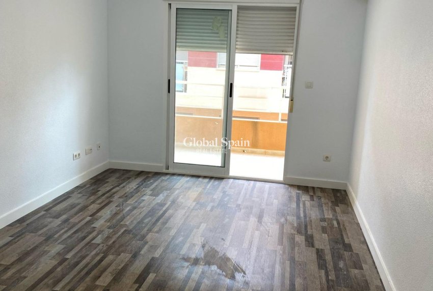 Wederverkoop - APPARTEMENT -
SAN MIGUEL DE SALINAS - Pueblo 9