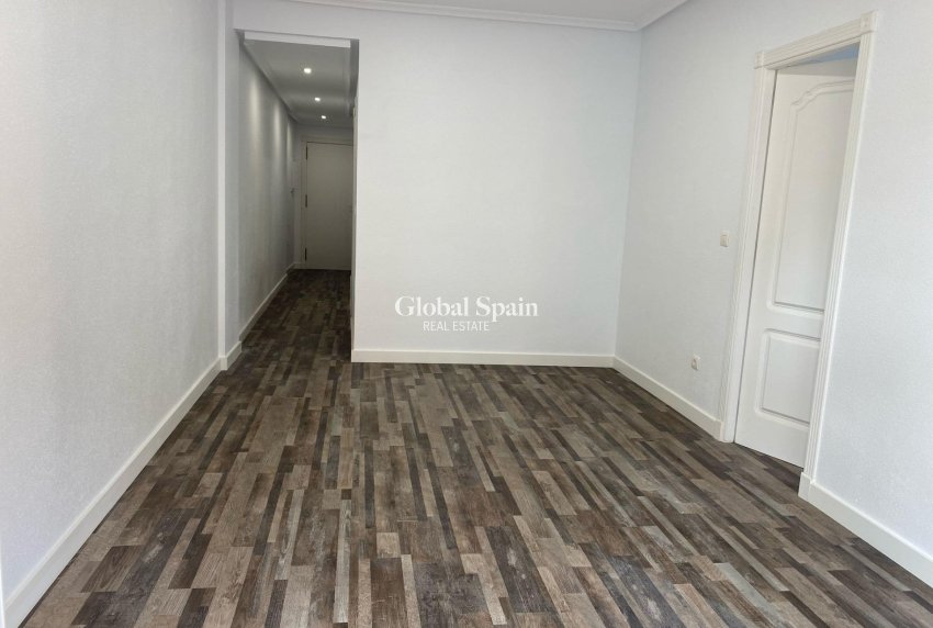 Wederverkoop - APPARTEMENT -
SAN MIGUEL DE SALINAS - Pueblo 9