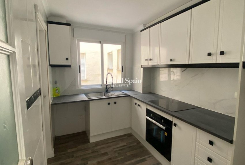 Wederverkoop - APPARTEMENT -
SAN MIGUEL DE SALINAS - Pueblo 9