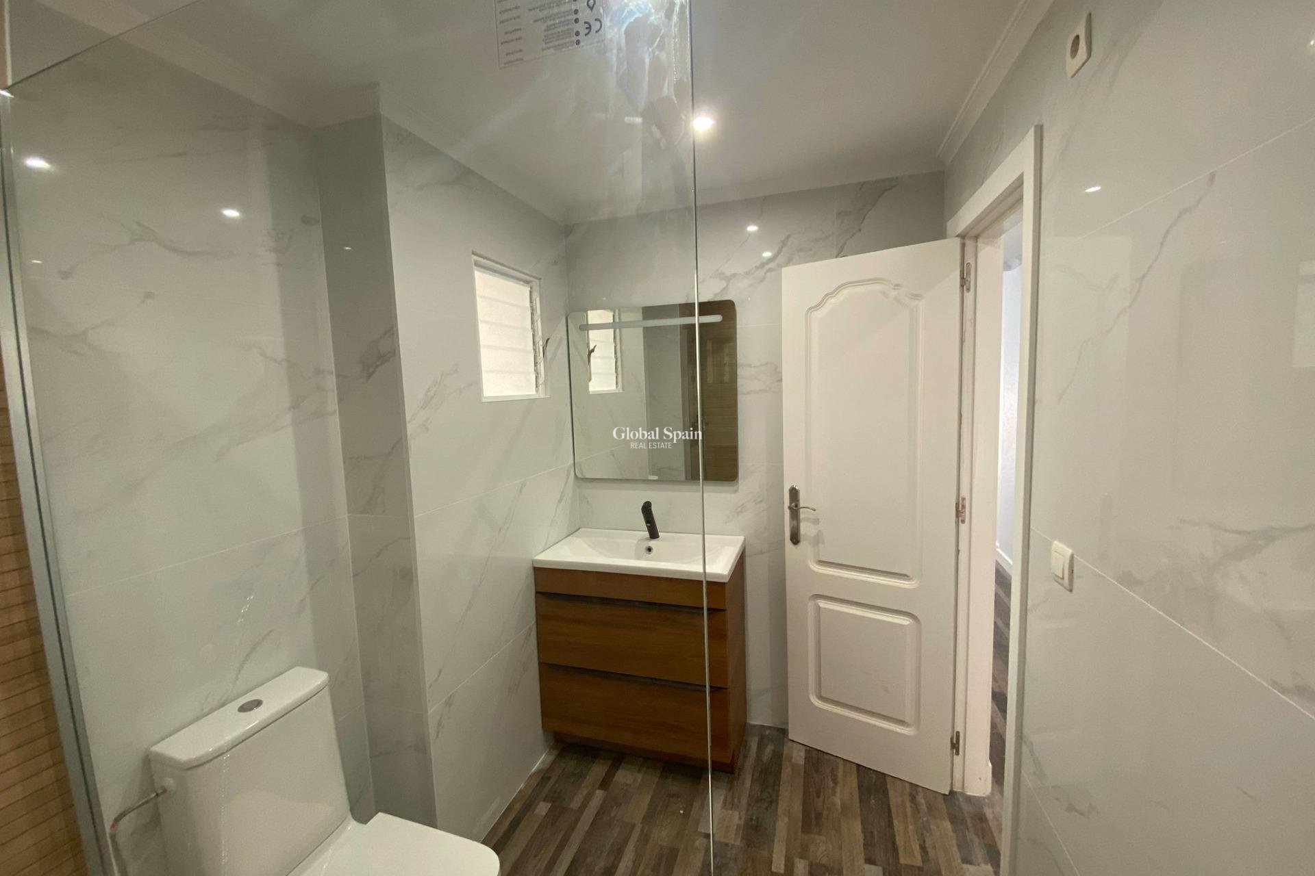 Wederverkoop - APPARTEMENT -
SAN MIGUEL DE SALINAS - Pueblo 9